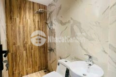 Nhà ngang 4m, có sân để xe, đầu tư giữ tiền tốt.