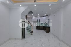Bán nhà phố thái thịnh, ô tô, dt 37m2 4t, mt 4 m, giá 4,9 tỷ, lh 0984417892