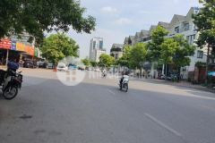 Cho thuê mặt phố đội cần lô góc mặt tiền 12m, dt 40m2 nhà riêng 4 tầng giá 29tr, kinh doanh sạch.