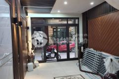 Bán nhà trần quốc hoàn cầu giấy hà nội 50m nhà 5 tầng mặt tiền rộng 4,3 m 13,9 tỷ.