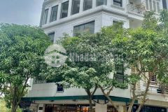 Bán tòa văn phòng hoàng quốc việt 825m2 x 15t mt 30m 118 tỷ