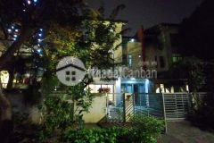 Chính chủ bán nhà biệt thự vườn đào lạc long quân tây hồ. dt 358m2. giá 125 tỷ