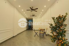 Lô góc 47m chỉ 9,5tỷ thang máy gần phố nhà đẹp ở ngay lạc long quân tây hồ.