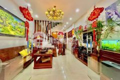 Nguyễn đình thi tây hồ chỉ 5 bước chân ra mặt hồ tây, ô tô tránh.