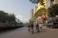 Bán nhàmặt phố nguyễn văn cừ lb. dt 77 m2. 4 tầng. mt 4 m. giá 20.5 tỷ. kd, vỉa hè