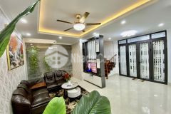 Bán nhà hào nam, ô tô, dt 33m2 5t, mt4,5 m, giá 4,9 tỷ, lh 0984417892