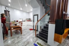 Cần bán nhà 3 tầng full nội thất 165m2 trung tâm quảng yên quảng ninh giá chỉ 4 tỉ.