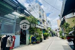 Nhà hà tôn quyền 57m2 3 tầng hẻm ôtô thông gần mặt tiền quận 11.