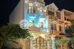 Nhà lầu kiểu biệt thự tân cổ điển kdc xây dựng thổ cư hoàn công 120m2 giá 8.6 tỷ có 4 phòng ngủ