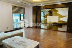 Bán nhà phố trung kính, mt to, vị trí đắc địa, thang máy, ô tô tránh, vỉa hè, kinh doanh.