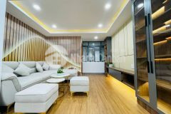 Nhà ngay trường đại học công nghiệp, sát chợ gò vấp, sát mặt tiền, 4 tầng btct