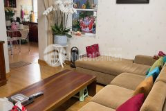 Bán ch tập thể số 26 nguyên hồng. dt 65m2 gồm 2pn và 1vs. giá 2,2 tỷ.