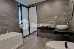 Hiếm lắm 12 tỷ biệt thự 100m giữa phố cổ linh mới cứng 6 tầng long lanh từ đầu tường đến toilet.