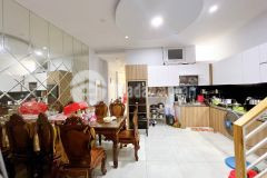 Bán nhà đường bàu cát, hẻm 8m, 4 tầng, ngang lớn, 0937573236.