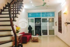 Ngõ ô tô đường láng, quận đống đa, 77m2, 4 tầng, 6.8 tỷ giá chào