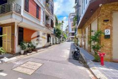 Cần bán gấp nhà phân lô lô góc ô tô tránh nguyễn văn cừ cạnh siêu thị hc 59m 6t thang máy