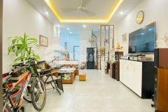 Phố hoàng quốc việt 41m2 x 5t ô tô, kinh doanh, 6.1 tỷ