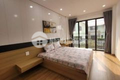 Thạch bàn bán 3 căn nhà mới 6 tầng ô tô tránh vào nhà long biên