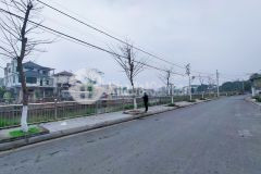 Bán mảnh đất mặt view hồ thôn mai hiên, mai lâm, dt 44m2, mt 4m vuông vắn, ô tô tránh, kd tốt