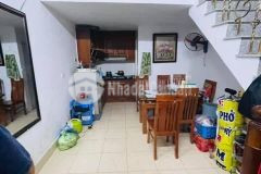 1 tòa nhà 7 tầng, cách phố 1 thân nhà, khu phân lô, ô tô, ngõ thông ở, làm vp hay cho thuê đều tốt.