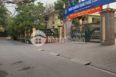 Cần tiền bán ngôi nhà đẹp kinh doanh được ngay thị trấn hồ