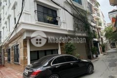 Bán nhà đẹp ở luôn 30m2 5 tầng ô tô đỗ cửa ngõ 135 bồ đề, long biên giá 4,3 tỷ. lh 0912442669