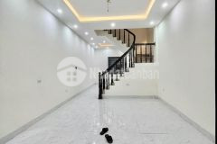 Bán nhà ngõ rộng 4m, láng, để lại toàn bộ nội thất, giá 4.3 tỷ.