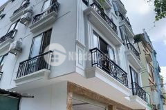 Siêu phẩm cầu giấy ô tô 16 chỗ đỗ cửa thang máy lô góc 2 mặt thoáng