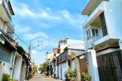 Nhà gấp bán lắm anh chị ơi hẻm ô tô đình phong phú 2 tầng shr 5.6m x 15m chỉ 5.3 tỷ