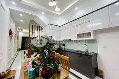 Bán nhà đẹp ngõ 68 cầu giấy 57m2 5 tầng ô tô đỗ cửa giá 8,86 tỷ. lh 0912442669