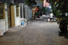 Nhà ngộp dưới 3 tỷ cần bán gấp 50m2, ngang 310, 2 lầu đường nhựa rộng, khu dân trí cao