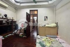 Kim đồng giáp bát nhà 5 tầng vỉa hè nhiều ô tô tránh dừng đỗ đống đa