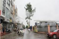 Ban gâp nha c4 cô bi, ô tô vao, gia 5 ty.