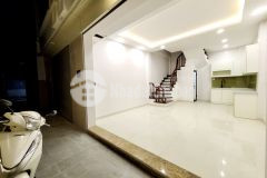 Bán nhà phố giáp nhất, 30m2, 5 tầng, mt 4.3m, nhỉnh 5 tỷ. chỉ 5m ra phố, kinh doanh tốt.