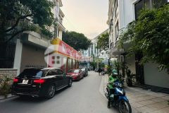 Bán nhà hoàng quốc việt phân lô ô tô tránh kinh doanh thang máy