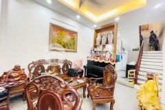 Chỉ 4 tỷ, hào nam đống đa, 32m2 5 tầng, full công năng, nhà thông thoáng, 50m ra oto.