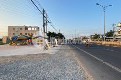 Kẹt tiền bán gấp nền đất mặt tiền đường nhựa 7m cách ql1a 20m