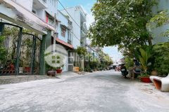 Bán nhà đường dân chủ thủ đức hẻm ô tô 3 tầng 90m2 giá 9.8 tỷ