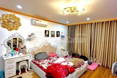 Bán nhà đê la thành, ngõ ô tô kd gần phố, 45m 4,2m mặt tiền. giá 16 tỷ. lh 034.915.7982.