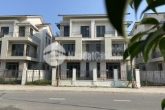 Em bán căn biệt thự áp góc 180m2 tại centa riverside giáp hà nội lời ngay 500tr với hàng xóm