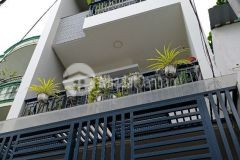 Bán gâp nhà bat khôi, cư khôi, long biên, 40m2, 4 tâng, ô tô đô cưa, 3.3 tỷ