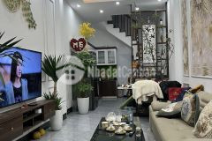 Bán gấp nhà trương định 33m x 3 tầng x 2.5 tỷ, ngõ nông, gần ô tô.lh0364.260.565