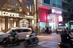 Cho thuê nhà mặt phố nguyễn khang, cầu giấy 1120m2 x8tầng, thang máy, vỉa hè giá 200 triệutháng