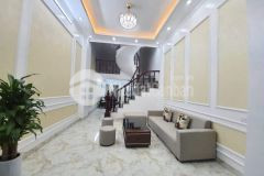 Bán nhà trần khát chân hai bà trưng 28m x 3 tầng x 2.4 tỷ, ô tô đỗ gần. đầu tư.