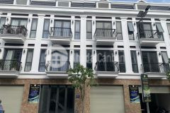 Bán nhà mặt tiền đường bùi thị xuân, 1 trệt 2 lầu ngay trung tâm dĩ an