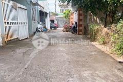 Lô đất nằm ngay tttp bmt, gần sát chợ, gần sát trường học,cách ngã sáu chưa tới 1,5km, hàng xóm th