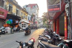 Mặt phố hà trung, kinh doanh vàng bạc, ngoại tệ, sầm uất nhất hà thành.