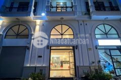 Nhà phố cao cấp 1 lững 3 lầu hẽm phú định p16 q8