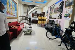 Nhà 4 tầng trung tâm ngã tư sở, phân lô ô tô đỗ cửa, dt 42m giá 6.8 tỷ.