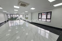 Diện tích rộng, mặt tiền lớn, vị trí siêu đẹp, kinh doanh siêu đỉnh, thông ra mặt phố giải phóng.